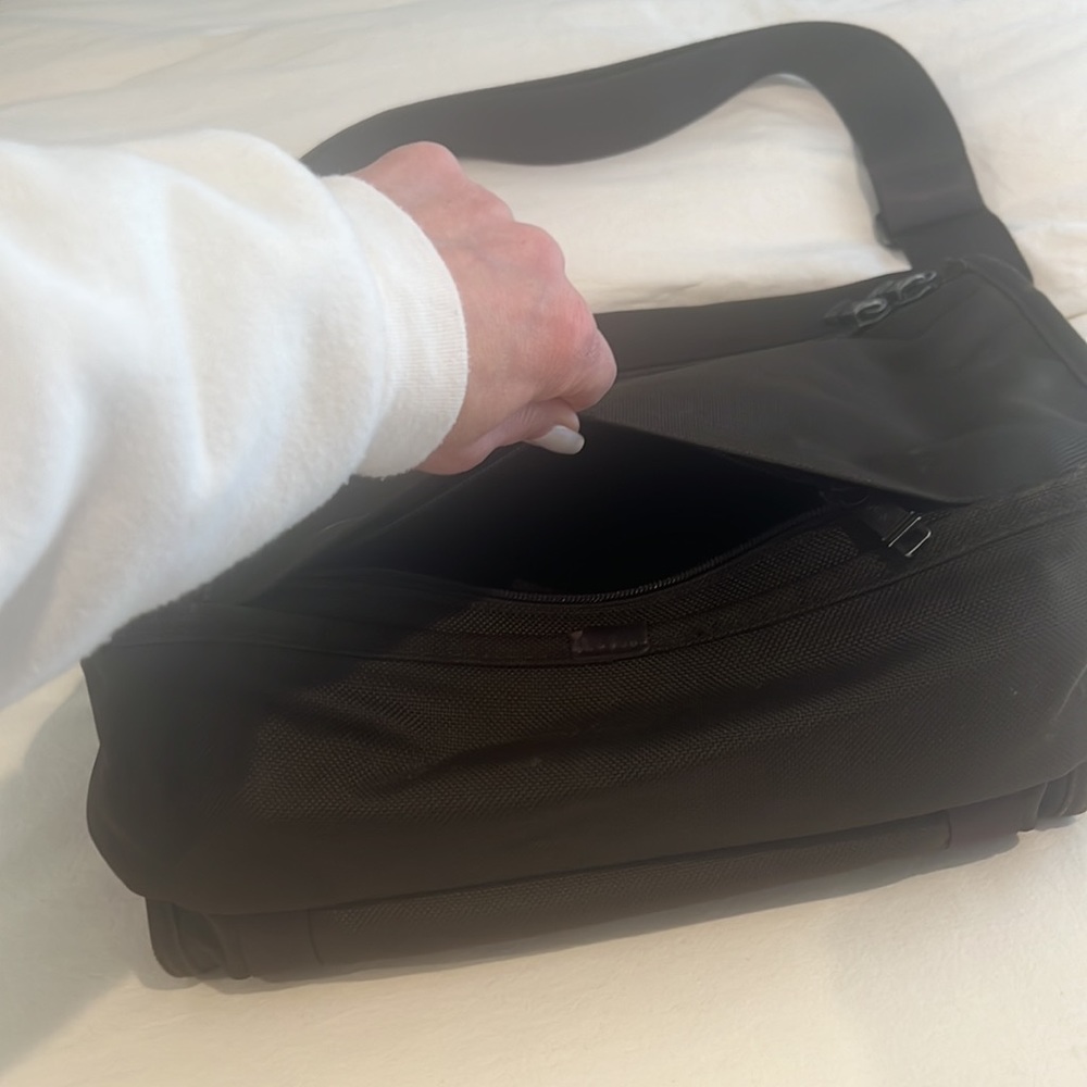 Tumi bag - Picture 5 of 7